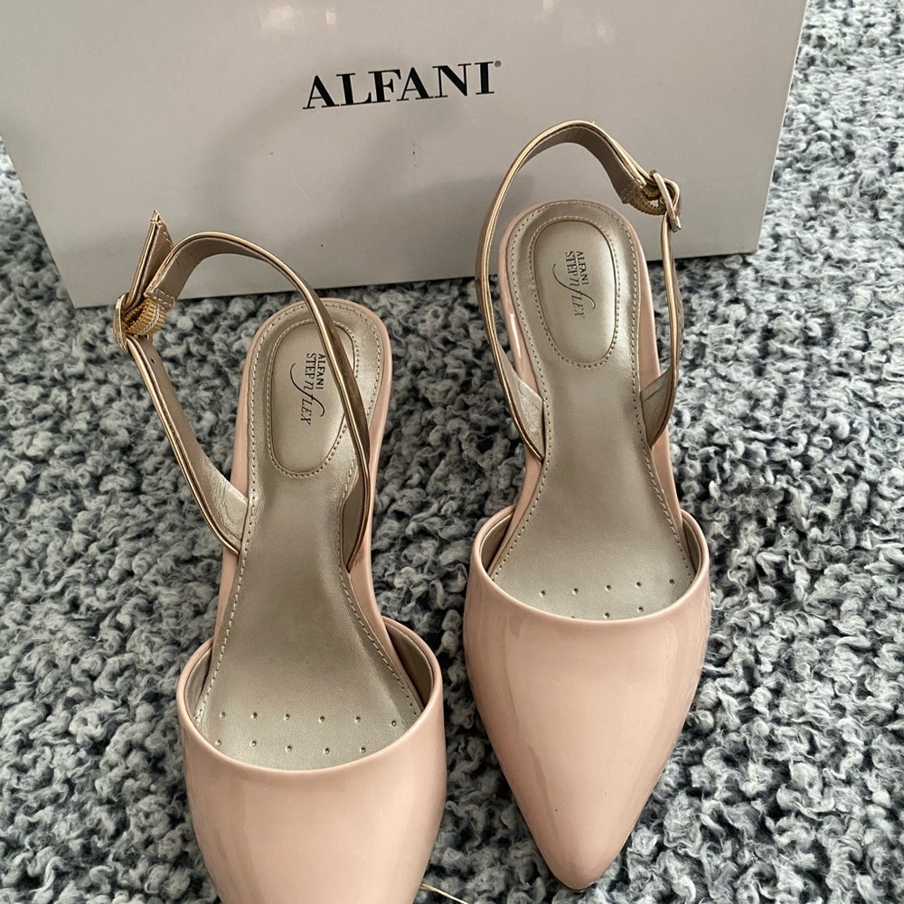 Woman’s Sandal heels Sz 7